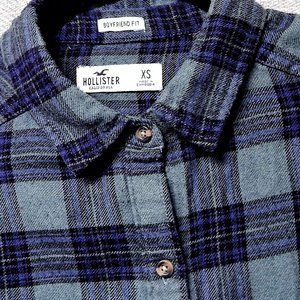 HOLLISTER Shirt == Size XS == Boyfriend Fit == Dark Green Plaid Flannel = Pocket